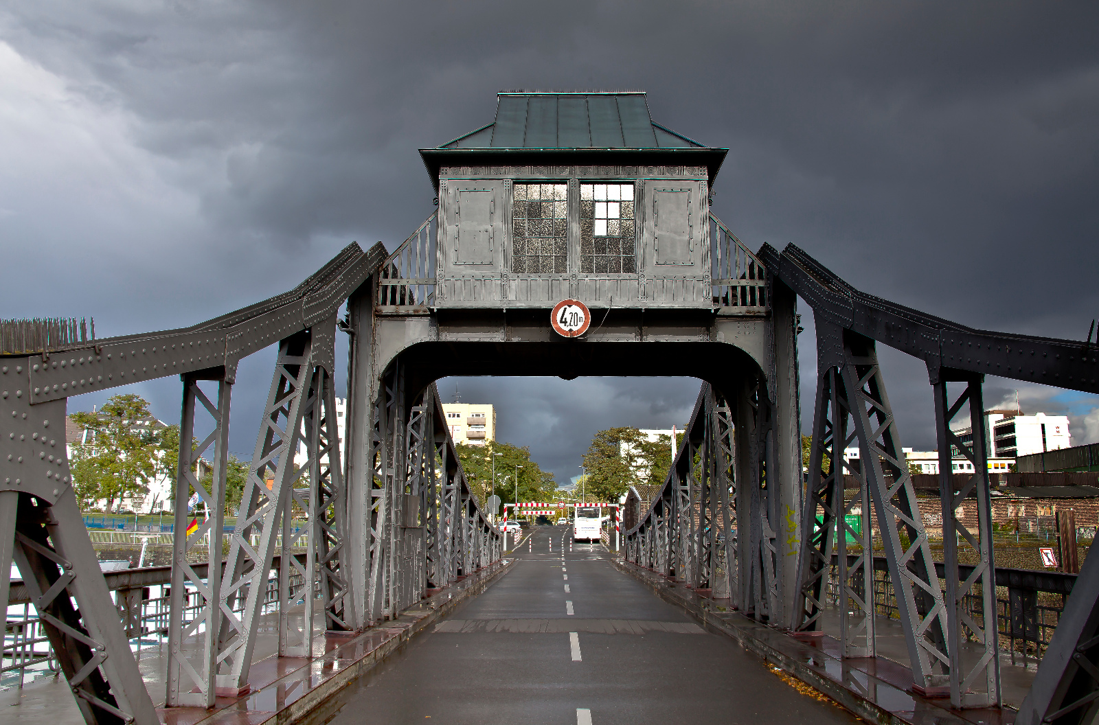 Hafenbrücke 1